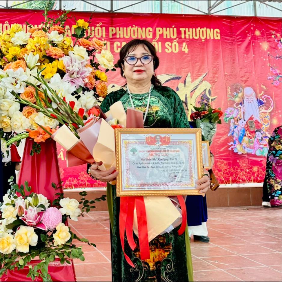 Chị Hồng Nhung